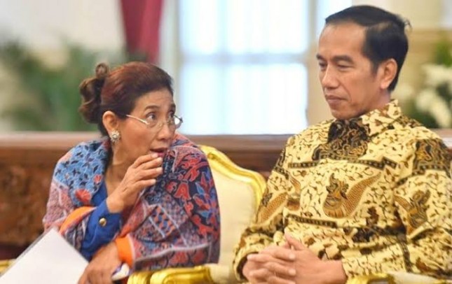 Presiden Joko Widodo bersama Mantan Menteri KKP Susi Pudjiastuti