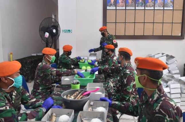 2.225 Nasi Kotak Donasi Paskas TNI AU- OASE dan Dharma Pertiwi untuk Warga Jakarta