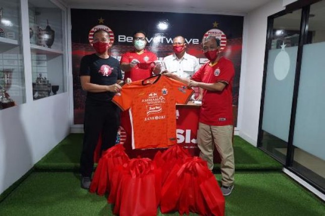 Persija Salurkan Donasi Satu Hati Lawan Corora