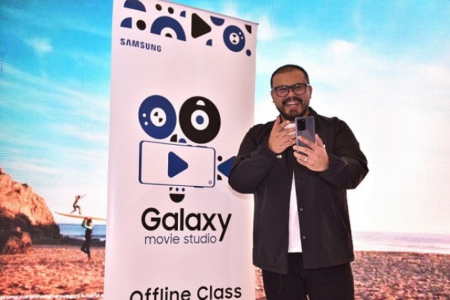 Joko Anwar saat memberikan penjelasan mengenai kecanggihan Samsung Galaxy S20 Ultra yang dapat mendorong produktivitas para pembuat film layar perak. (Foto: Samsung Electronic Indonesia)
