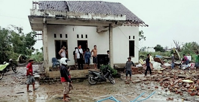 Angin Puting Beliung Hantam Kabupaten Tulang Bawang, Dua Warga Meninggal dan 233 Rumah Rusak