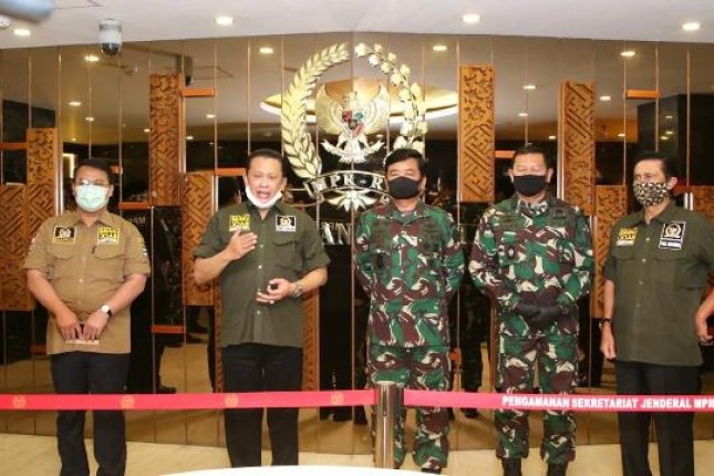 Melakukan Tindakan Mulia, Dua Prajurit TNI Peroleh Penghargaan dari Ketua MPR RI
