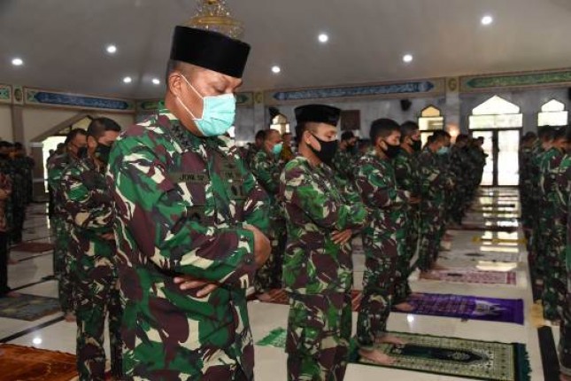 Ratusan Prajurit Shalat Jumat Perdana di Masjid Soedirman Mabes TNI