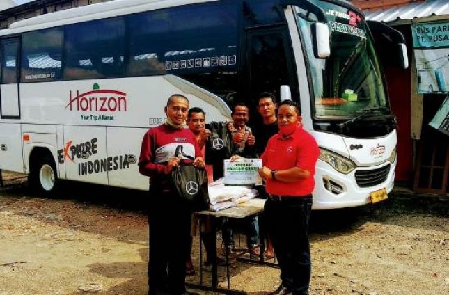 Pengemudi Bus dan Truk Terdampak Pandemi Terima Donasi dari PT Daimler Commercial Vehicles Indonesia