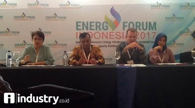 Head of power and gae, PT Siemens Indonesia Bernaud Stuckart (Kedua dari Kanan) - (Hariyanto/ INDUSTRY.co.id)