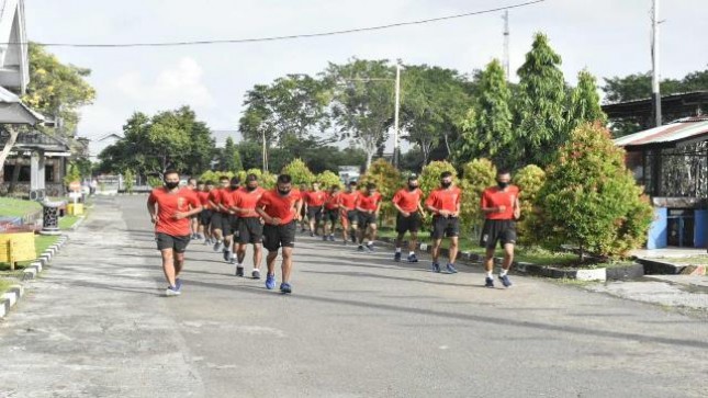 Prajurit Marinir Surabaya Bina Fistik dengan Berolah Raga