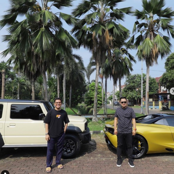 Youtuber Arif Muhammad Dapat Surprise Mobil Dari Dirga Juragan 99