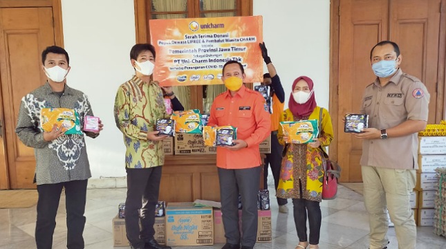 PT Uni-Charm Indonesia donasikan 40 ribu produknya untuk tenaga medis di Jawa Timur