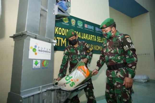 Pupuk Indonesia Realisasikan Pasok 483 Ton Beras Untuk ATM Pertanian Sikomandan