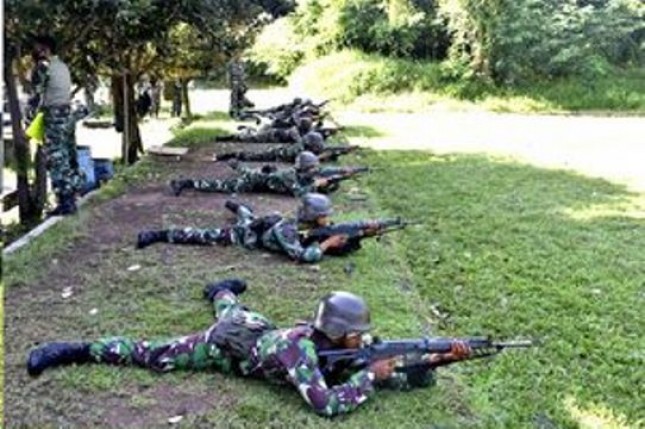 Tingkatkan Naluri Tempur Prajurit Marinir Yonif 5 Laksanakan Latihan Menembak