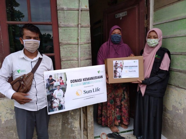 Dompet Dhuafa Waspada dan Sun Life Bagikan Paket Sembako Kepada Masyarakat Kota Medan di Tiga Kecamatan