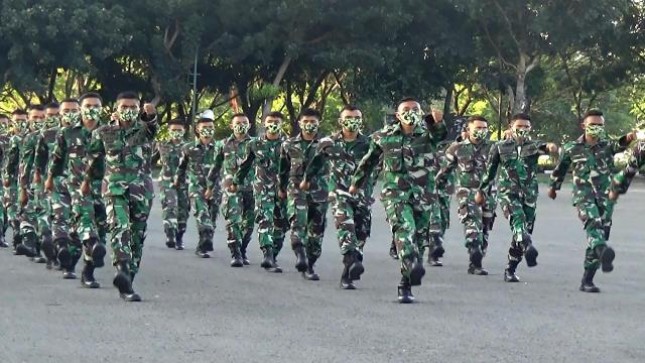 TiPrajurit Brigif 2 Marinir Laksanakan Latihan Baris Berbaris
