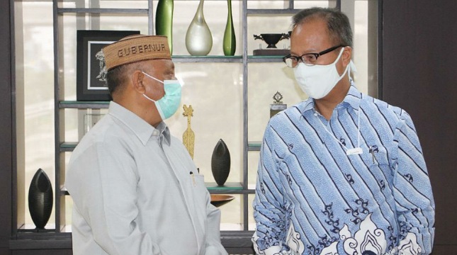 Menteri Perindustrian Agus Gumiwang Kartasasmita saat menerima kunjungan Gubernur Gorontalo Rusli Habibie