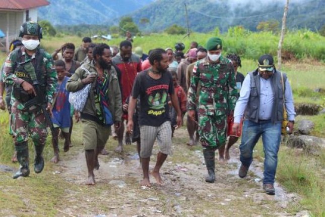 Satgas Yonif 754 Kostrad- Wakil ketua 1 DPRD Timika Kunjungi Jila Papua 