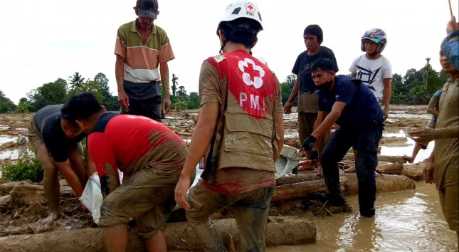 Pencarian Korban Banjir Bandang Luwu Utara