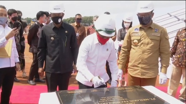 Kepala BKPM Bahlil Lahadalia didampingi Gubernur Jawa Barat Ridwan Kamil saat groundbreaking pabrik PT Meiloon Technology Indonesia