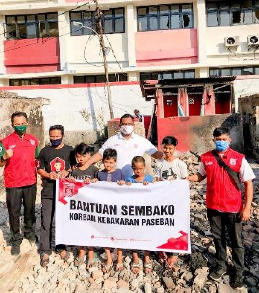 Relawan Siaga Bantu Korban Kebakaran di Paseban Jakarta