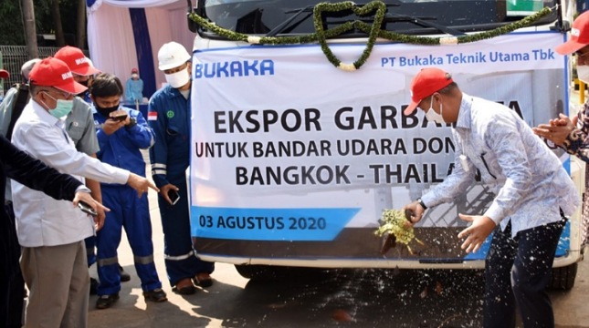 Menperin Agus Gumiwang Kartasasmita didampingi Jusuf Kalla saat melepas ekspor Garbarata milik PT Bukaka Teknik Utama ke Bangkok, Thailand