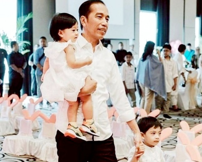 Presiden Jokowi bersama Cucu (ist)