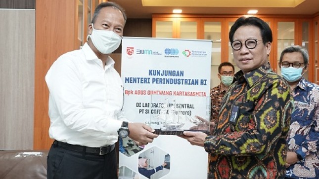 Menteri Perindustrian Republik Indonesia, Agus Gumiwang Kartasasmita beserta jajarannya menyambangi Laboratorium Sentral SUCOFINDO yang didampingi oleh Direktur Utama PT Sucofindo (Persero) Bachder Djohan Buddin.
