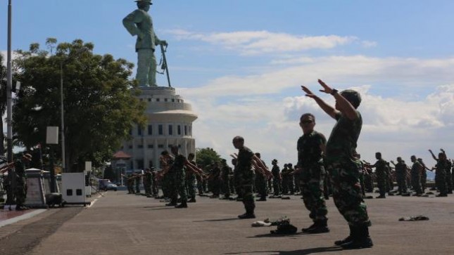 Lari Siang Tingkatkan Stamina Diikuti Seluruh Prajurit TNI AL Surabaya