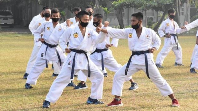 Tingkatkan Jiwa Korsa dan Disiplin, Prajurit Yonif 5 Marinir Latihan Karate