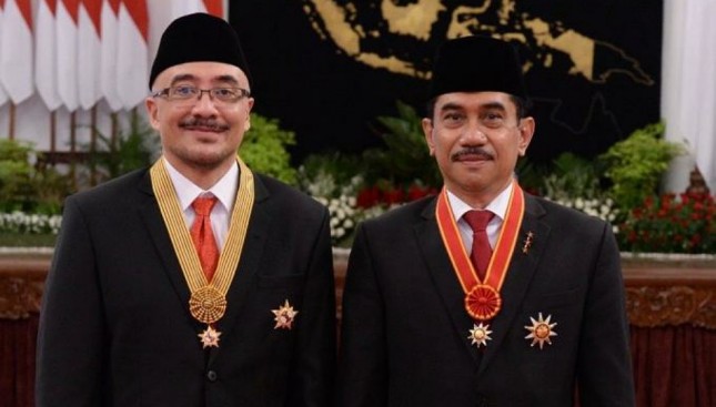 Anggota Dewan Komisaris PT TASPEN, Bima Haria Wibisana dan Komisaris Utama PT TASPEN, Suhardi Alius