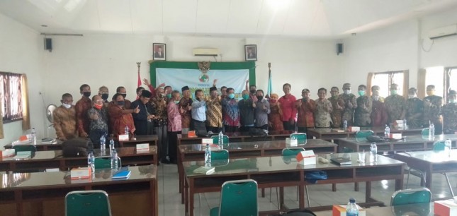 Dewan Koperasi Wilayah Jawa Tengah, sebanyak 30 dari 35 Dewan Koperasi Daerah (Dekopinda) se-Jawa Tengah berkumpul di Semarang, Selasa (11/8). 
