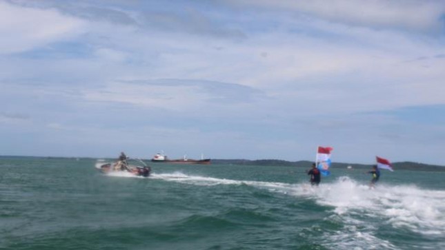 Atlet Koarmada I Tanjung Uban Semarakan HUT RI ke-75 dengan Lomba SkiAir dan Wakeboard
