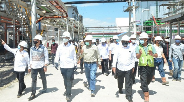 Menteri Perindustrian Agus Gumiwang Kartasasmita ketika mengunjungi Pabrik Gula PT Prima Alam Gemilang (PAG) Bombana