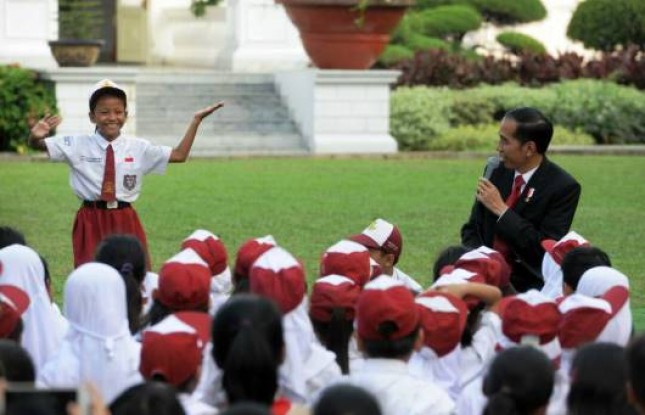 Presiden Jokowi Mendongeng Lutung Kasarung (Foto Setkab)