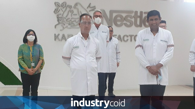 Menteri Perindustrian Agus Gumiwang Kartasasmita saat mengunjungi pabrik PT Nestle Indonesia di kawasan industri Surya Cipta Karawang (Foto: Ridwan/Industry.co.id)