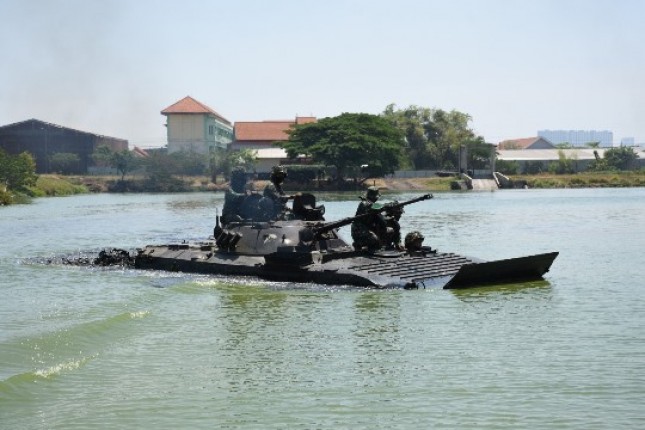 Yon Arhanud 2 Marinir Surabaya Laksanakan Uji Arung Kendaraan Tempur BVP-2