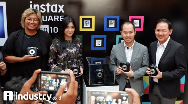 Fujifilm meluncurkan produk terbarunya Instax Square SQ10