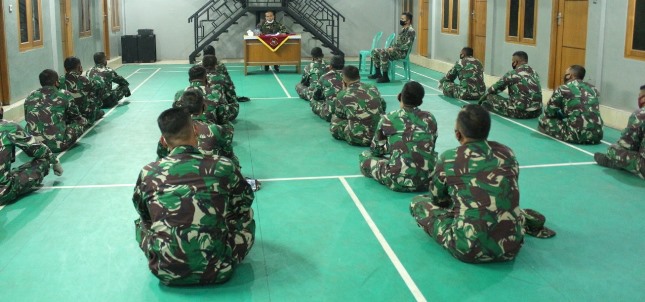 Jam Komandan Batalyon Ranratfib 1 Mar kepada Anggota Tidur Luar Ranratfib 1 Mar