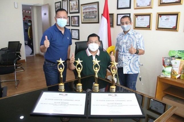 Jakarta - PT Food Station Tjipinang Jaya berhasil meraih enam penghargaan dalam ajang BUMD Marketeers Awards 2020 yang di gelar oleh Mark Plus Inc sebuah lembaga riset terkemuka yang didirikan oleh pakar pemasaran Hermawan Kartajaya. 