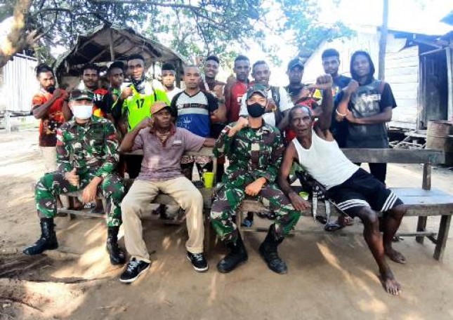 Satgas Yonif 413 Bremoro Jalin Tali Silaturahmi Bersama Masyarakat Kampung Kibay Papua