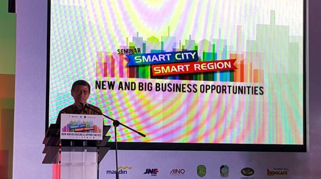 SD Darmono menyampaikan presentasi dalam seminar sehari dengan tema "Smart City Smart Region, New And Big Business Oportunities" di Hotel Mulia, Jakarta, Jumat (19/5/2017). (Irvan AF/INDUSTRY)
