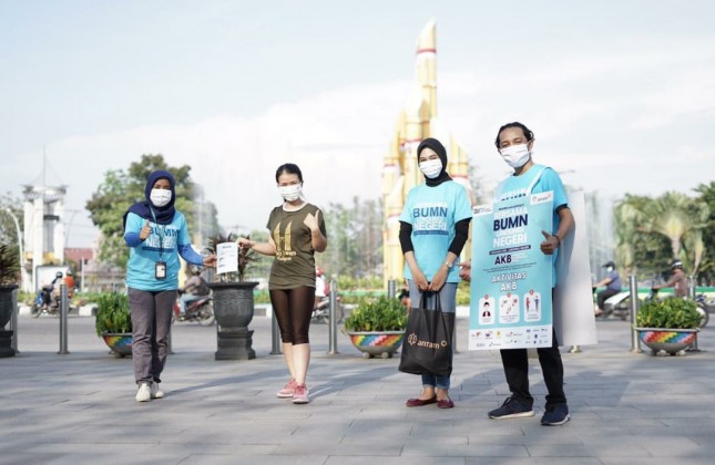 ANTAM & Satgas BUMN Kalbar Sebarkan Ribuan Masker (Photo by BUMN)