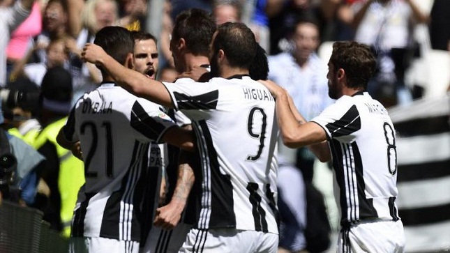 Juventus merayakan gol Mario Mandzukic (AFP/Miguel Medina)