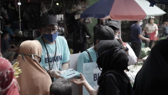 Hutama Karya Bagikan 45 Ribu Masker Kain di Jakarta
