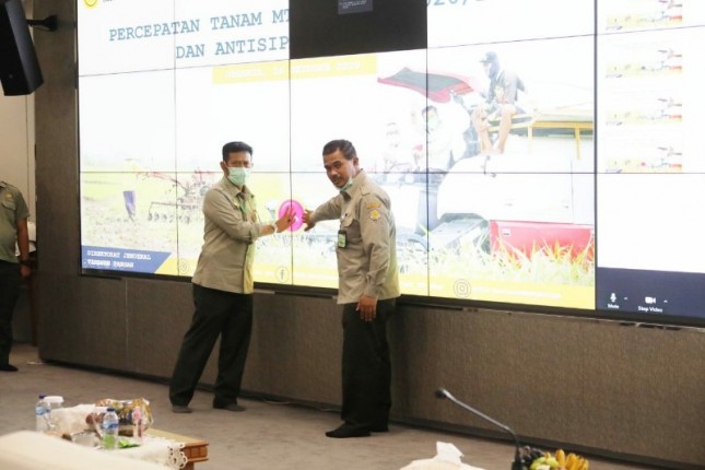 Menteri Pertanian Syahrul Yasin Limpo bersama Dirjen Tanaman Pangan Suwandi