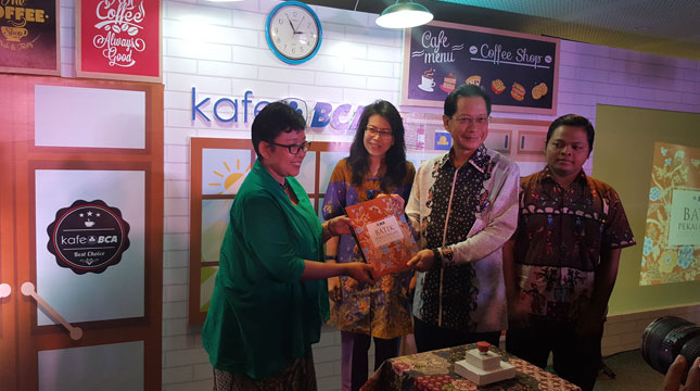 PT Bank Central Asia Tbk (BCA) melalui forum Kafe BCA VI mengupas nilai-nilai budaya yang terpendam di balik kemilau kain Batik