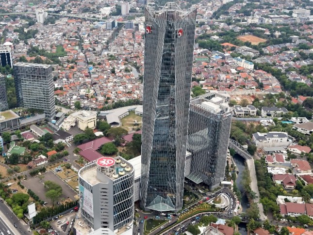 Kantor Pusat PT Telekomunikasi Indonesia yang menjulang tinggi ke angkasa