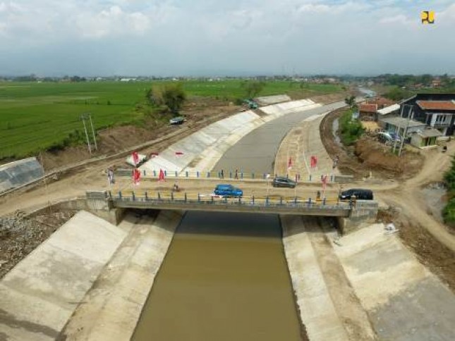 Floodway Cisangkuy Bandung Dilengkapi Sarana Pariwisata 