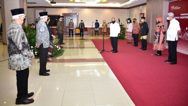 Menteri Basuki Kukuhkan 9 Dewan Arsitek Indonesia