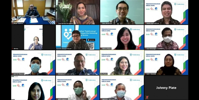 Foto Bersama Seluruh Hadirin dari Pihak Kementerian Komunikasi dan Informatika Republik Indonesia (Kominfo), Grab Indonesia, dan Good Doctor Technology Indonesia