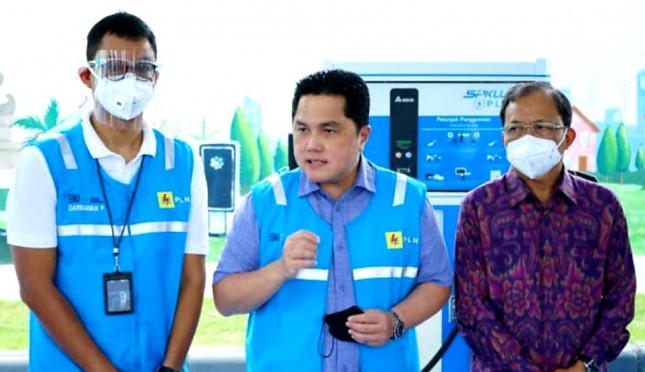 Menteri BUMN Erick Thohir kunjungi satisun pengisian baterai listrik di Bali
