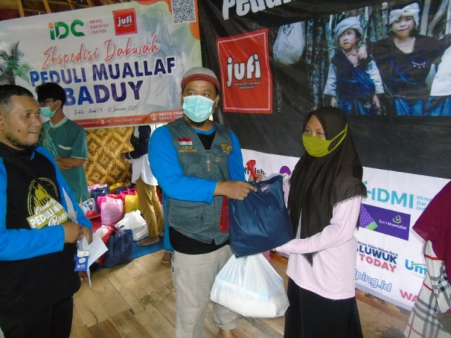 IDC bersama JUFI serahkan bantuan ke Baduy