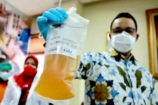 Gubernur Jakarta Anies Baswedan Donor Darah Plasma